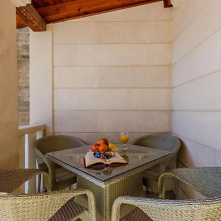 Apartment Kanjuo By The Sea Mlini